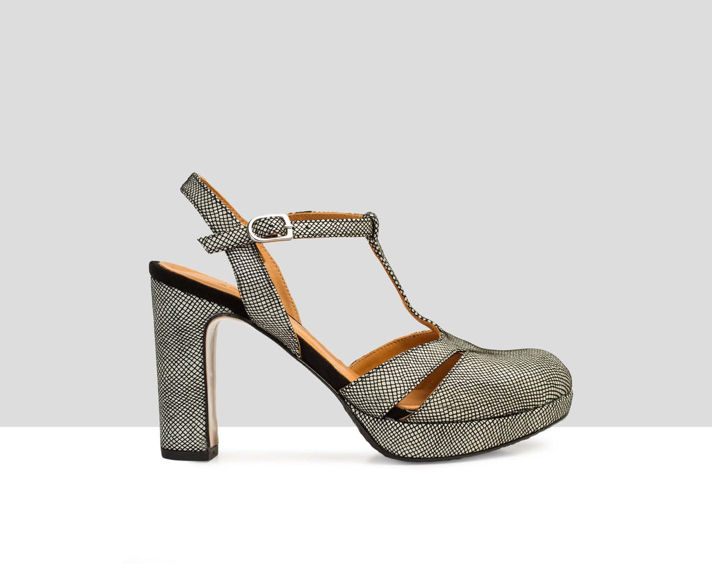 Women's leather shoe with a high heel. Bimba