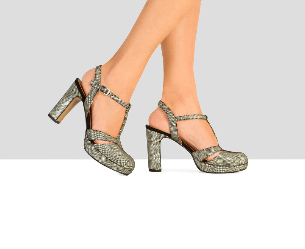 Women's leather shoe with a high heel. Bimba