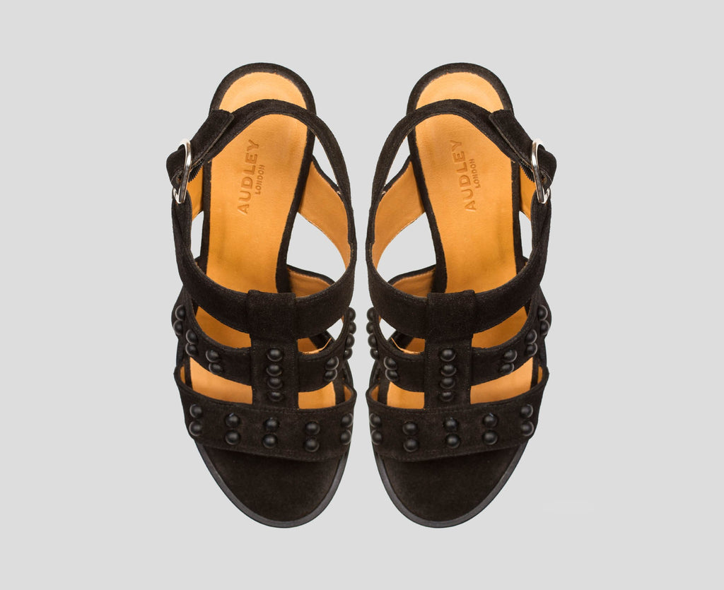 Women's leather sandal with a medium heel. Bolita