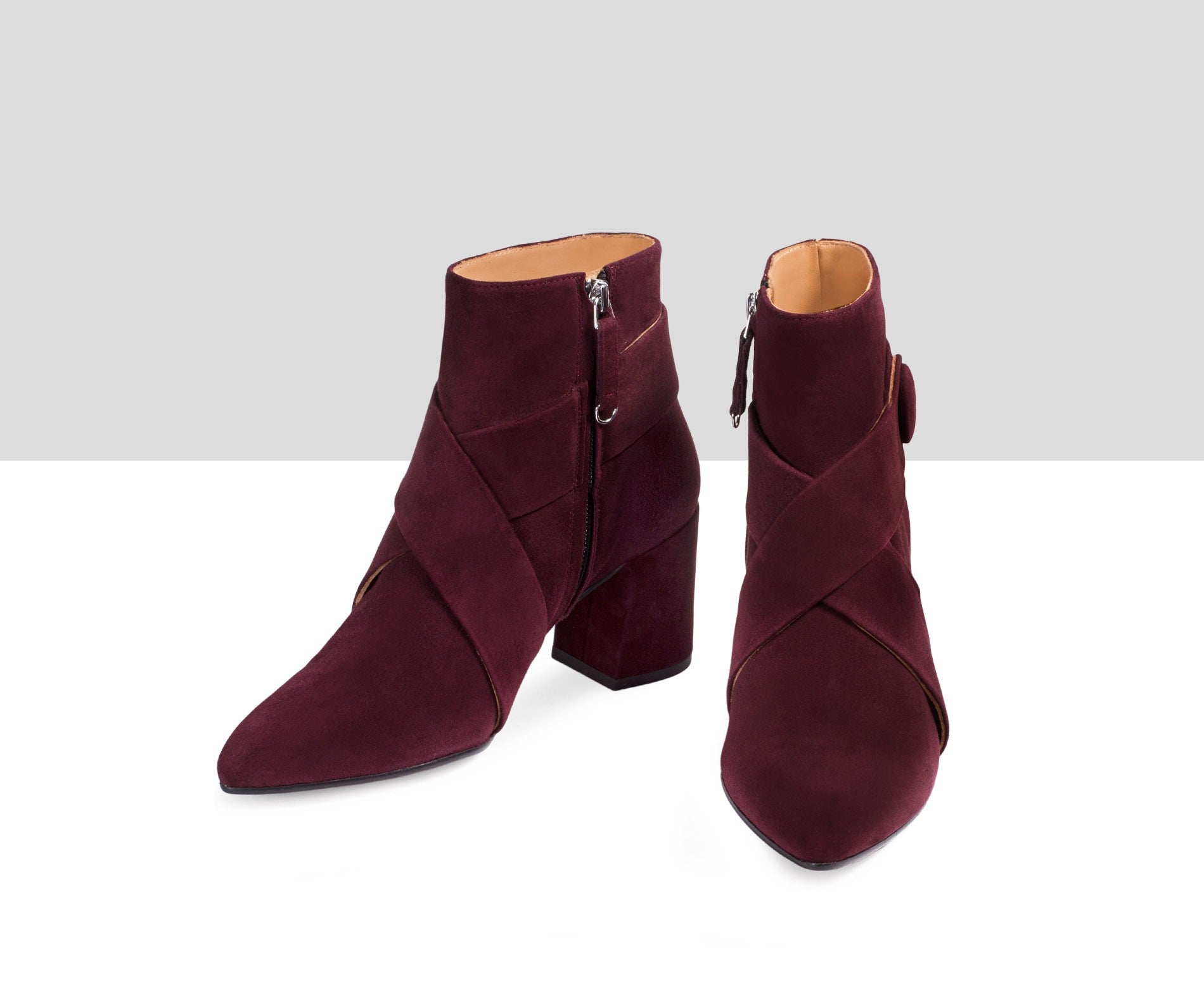 Botín de mujer en piel con tacón medio. Estela