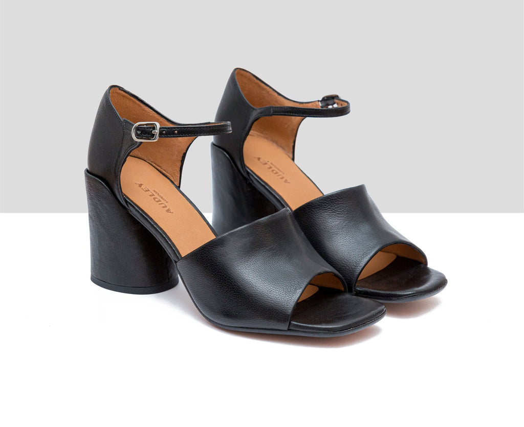 Women's leather sandal with a high heel. Fabianne