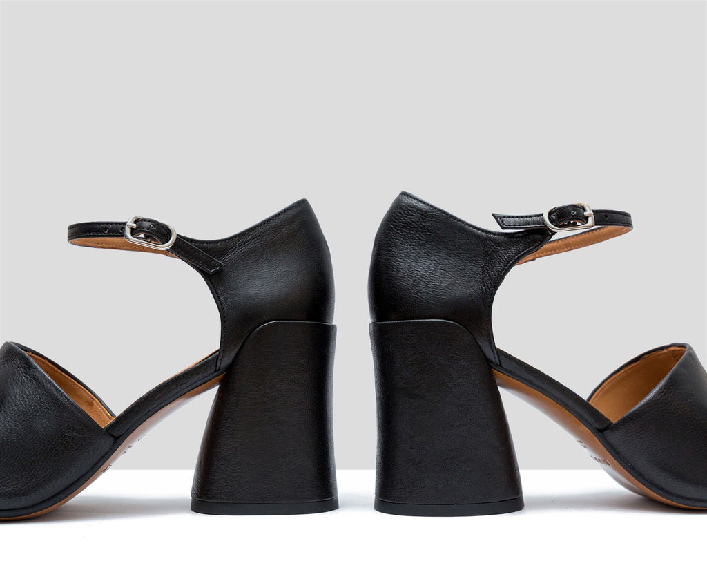 Women's leather sandal with a high heel. Fabianne