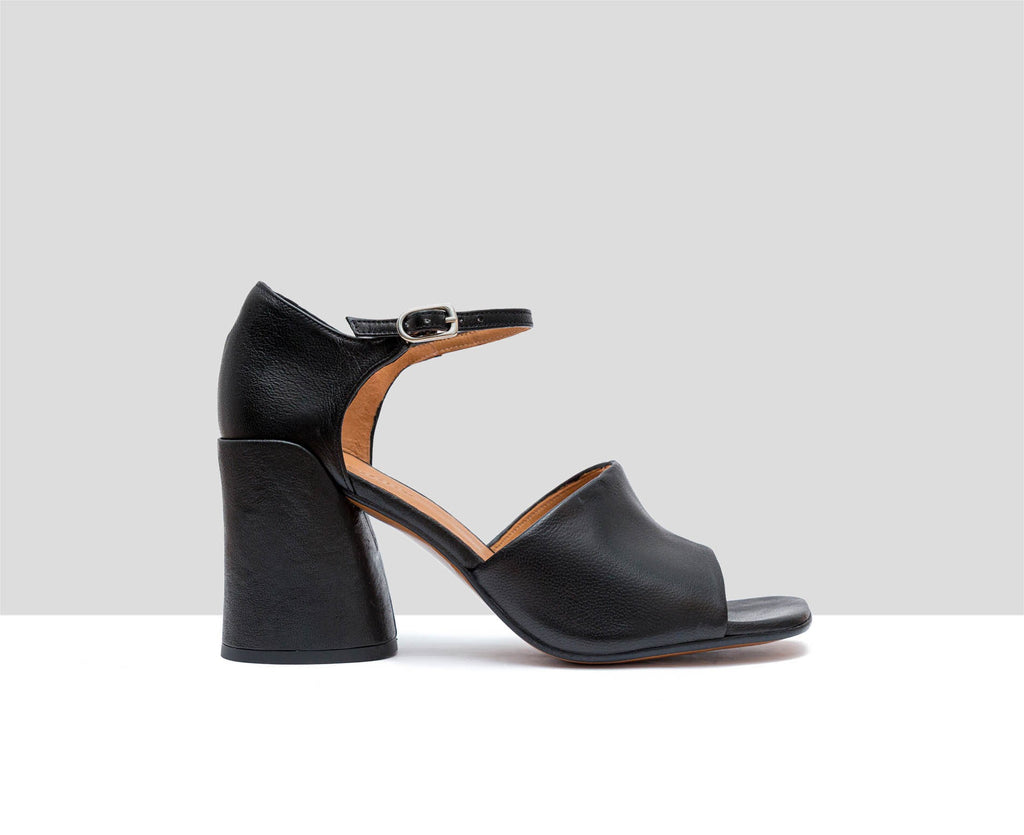 Women's leather sandal with a high heel. Fabianne