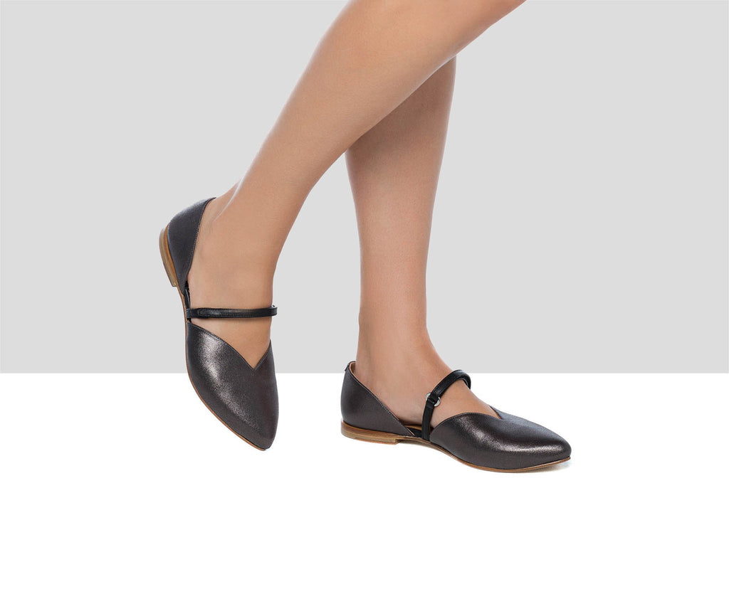 Zapato de mujer en piel con tacón bajo. Fiorella