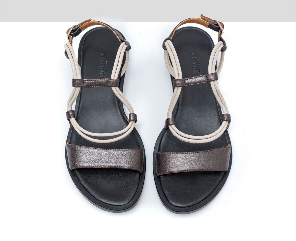 Women's flat leather sandal. Felicia