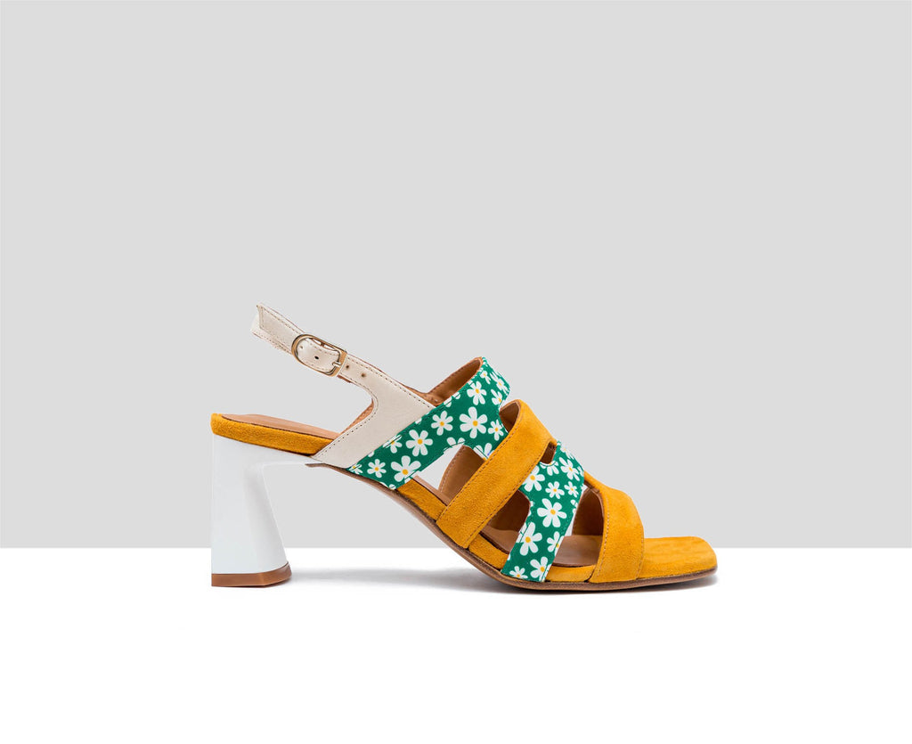 Women's leather sandal with a medium heel. Flora