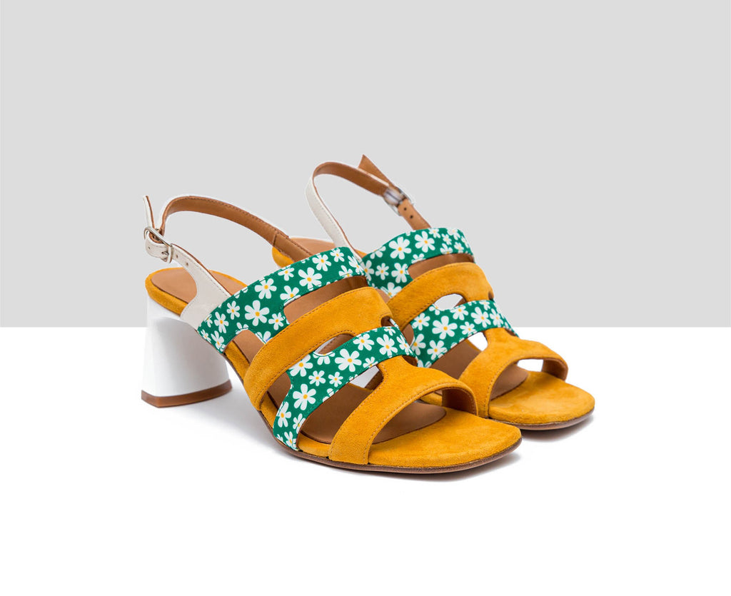 Women's leather sandal with a medium heel. Flora