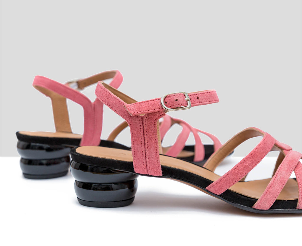 Women's leather sandal with a medium heel. Dionisia