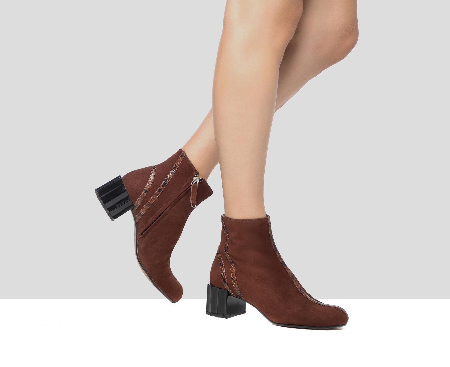 Botín de mujer en piel con tacón medio. Giunia