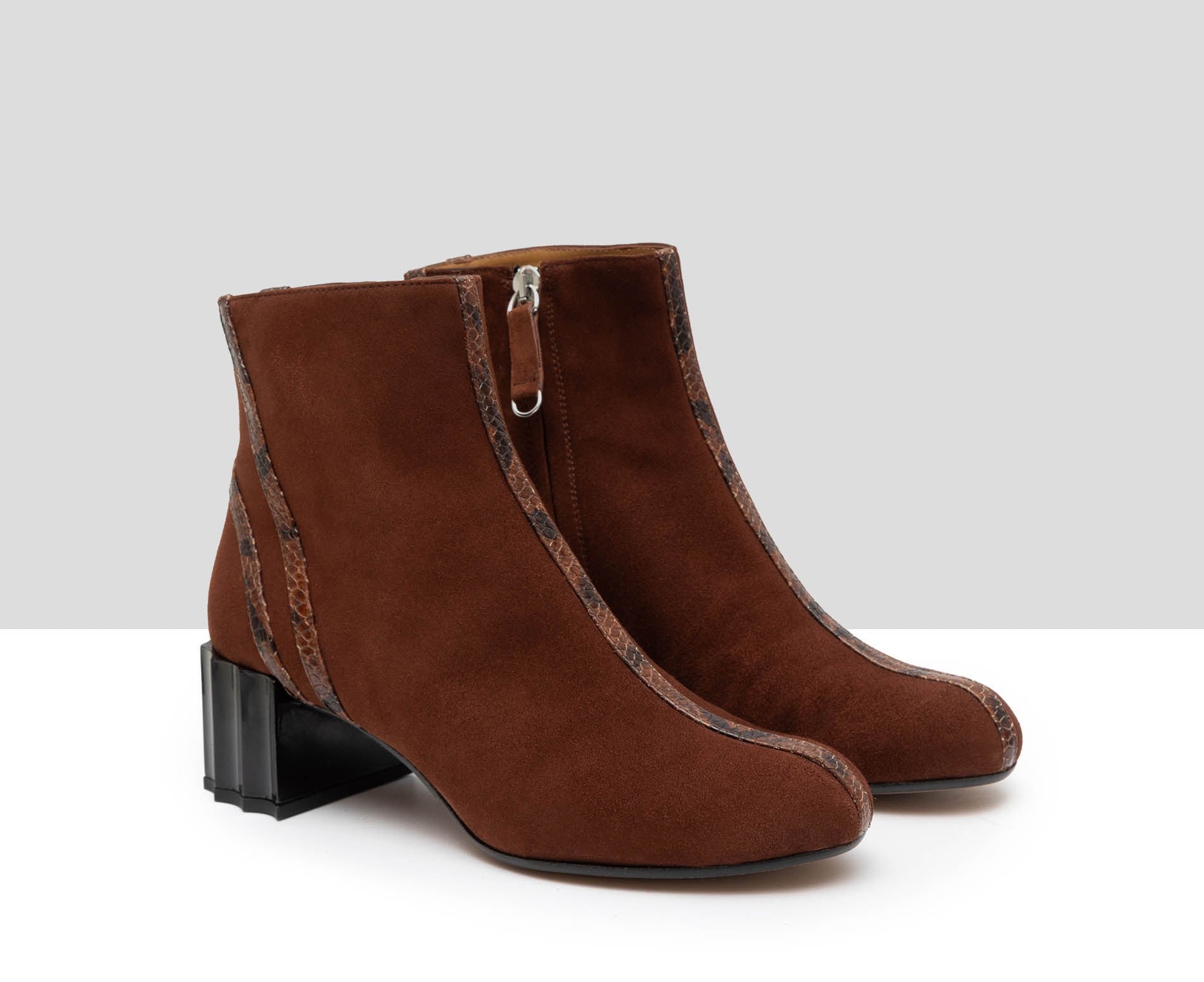 Botín de mujer en piel con tacón medio. Giunia