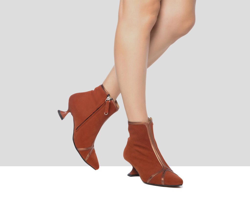 Botín de mujer en piel con tacón bajo. Galia