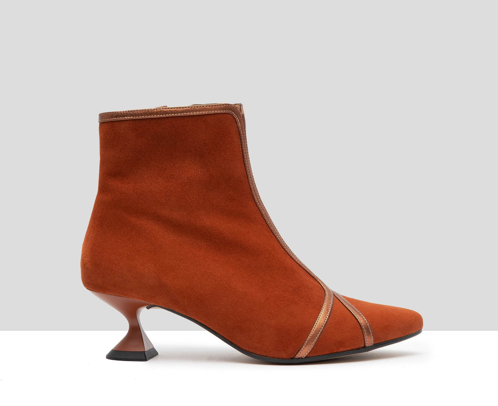 Botín de mujer en piel con tacón bajo. Galia