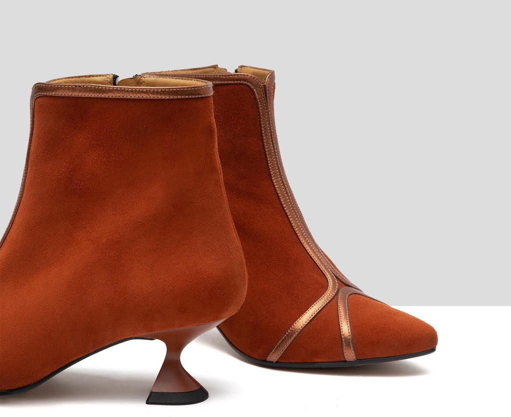 Botín de mujer en piel con tacón bajo. Galia