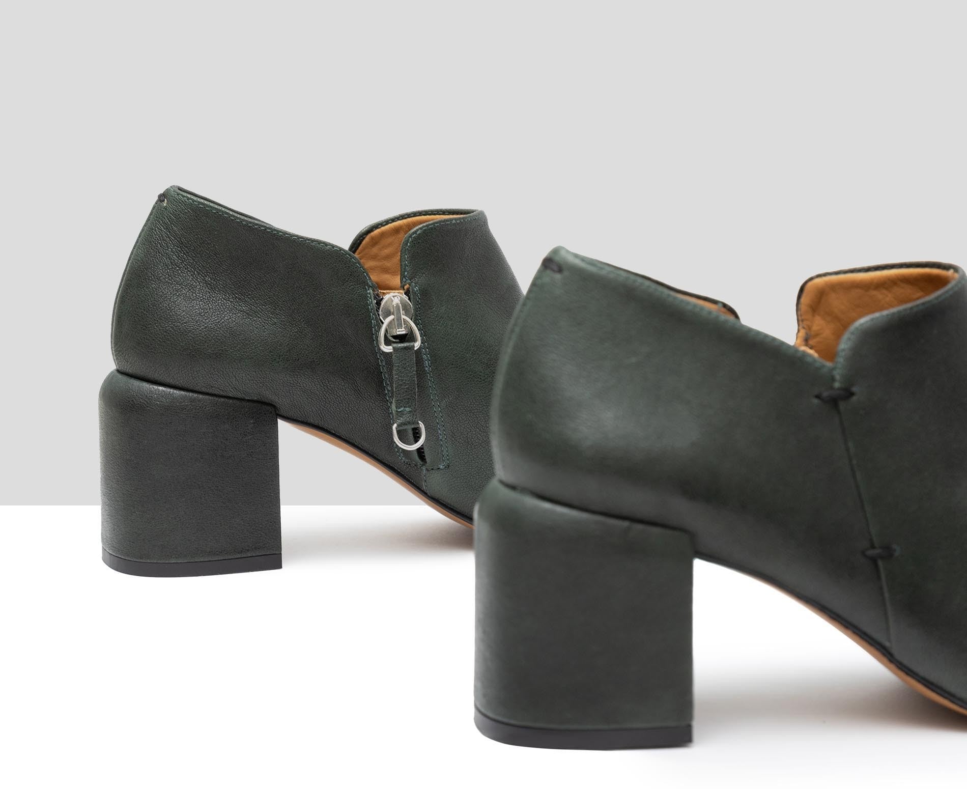 Zapato de mujer en piel con tacón medio. Gimena