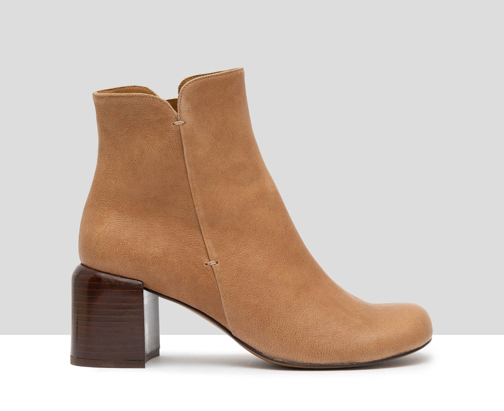 Stivaletti da donna in pelle con tacco medio. Galen