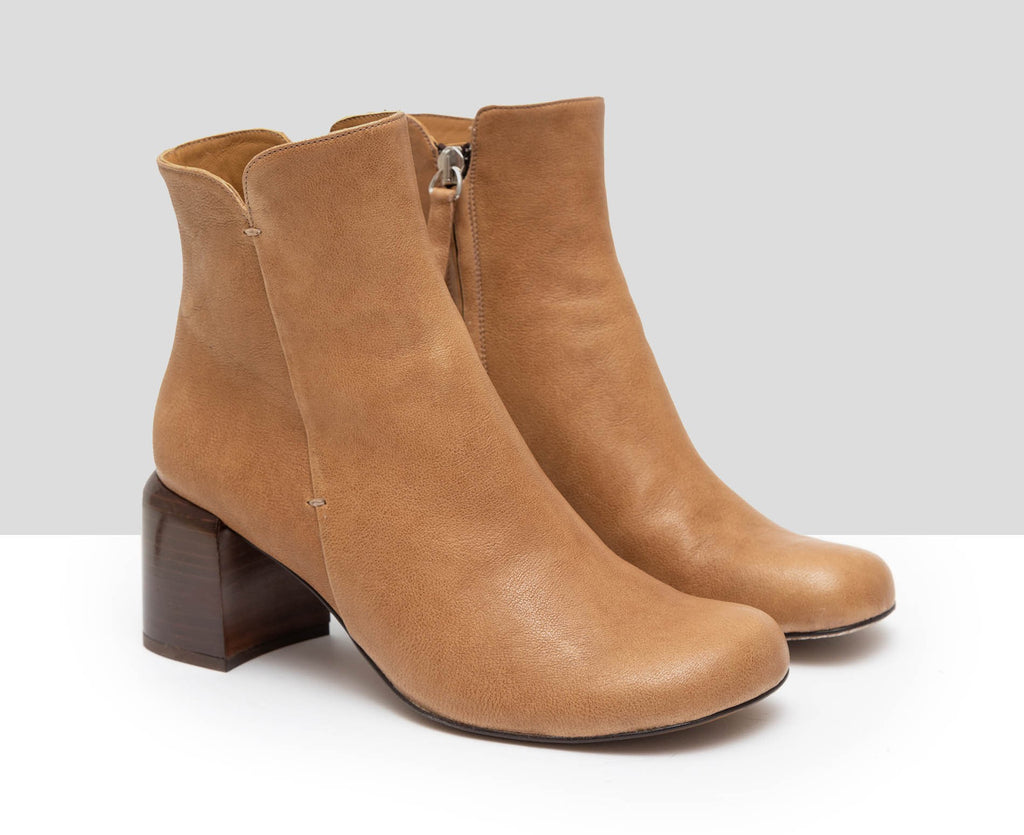 Stivaletti da donna in pelle con tacco medio. Galen