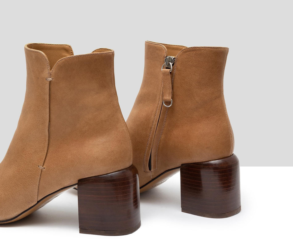 Stivaletti da donna in pelle con tacco medio. Galen