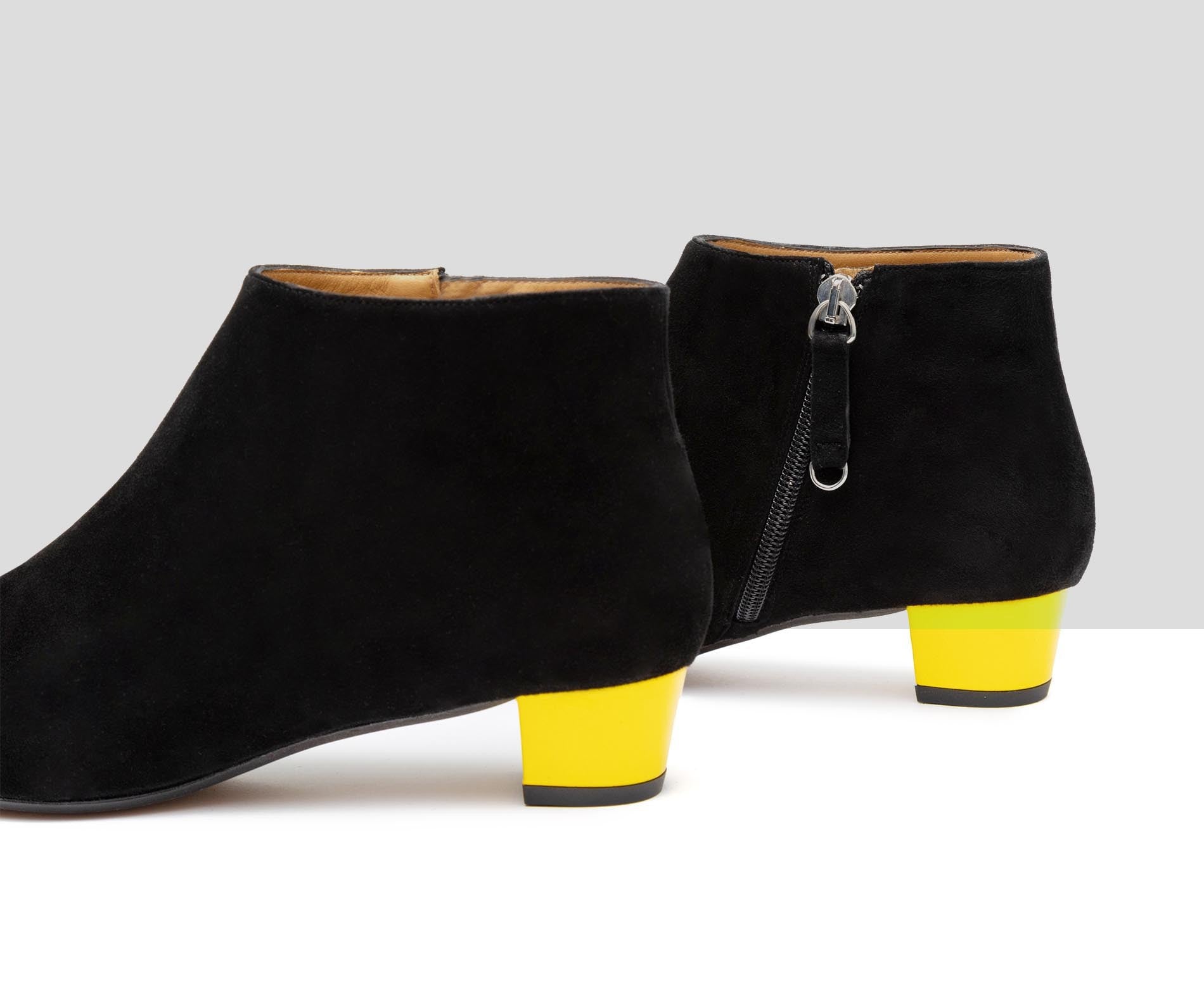 Botín de mujer en piel con tacón bajo. Gioia