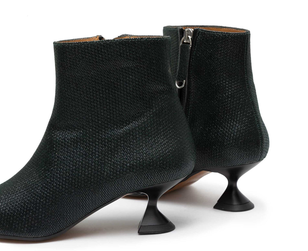 Botín de mujer en piel con tacón bajo. Greta