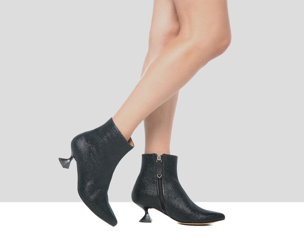 Botín de mujer en piel con tacón bajo. Greta