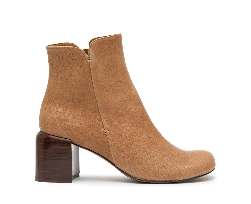 Stivaletti da donna in pelle con tacco medio. Galen