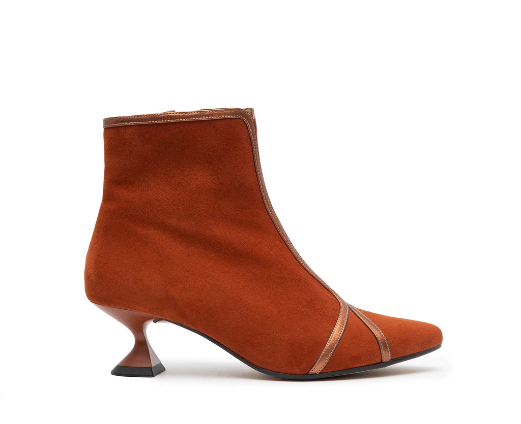 Botín de mujer en piel con tacón bajo. Galia