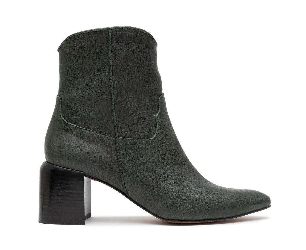 Botín de mujer en piel con tacón medio. Gorvina