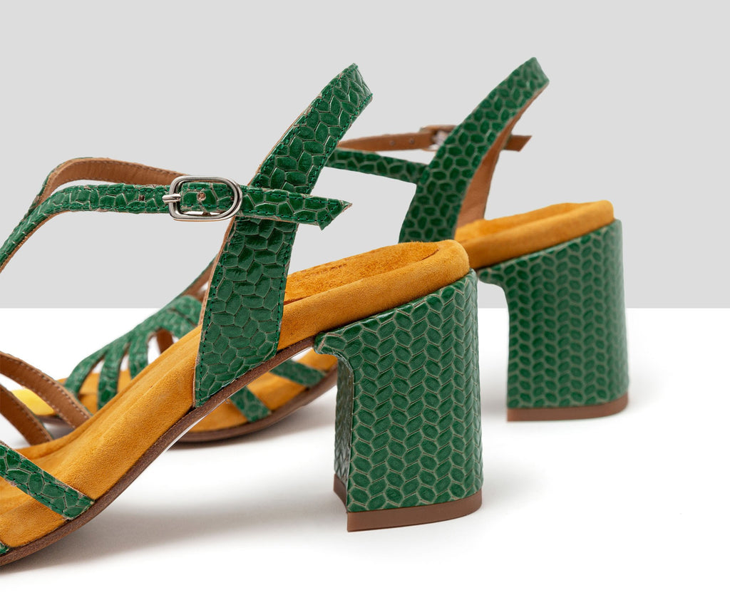 Sandalo da donna in pelle con tacco medio. Hallie