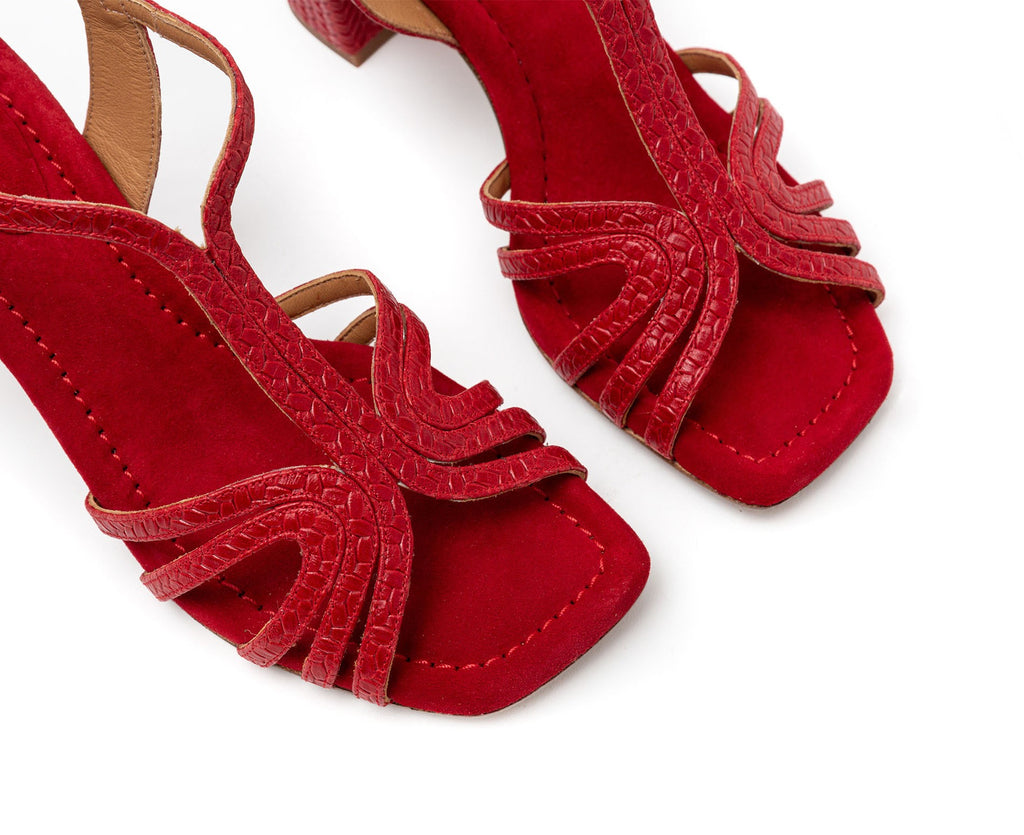 Women's leather sandal with a medium heel. Hamisi