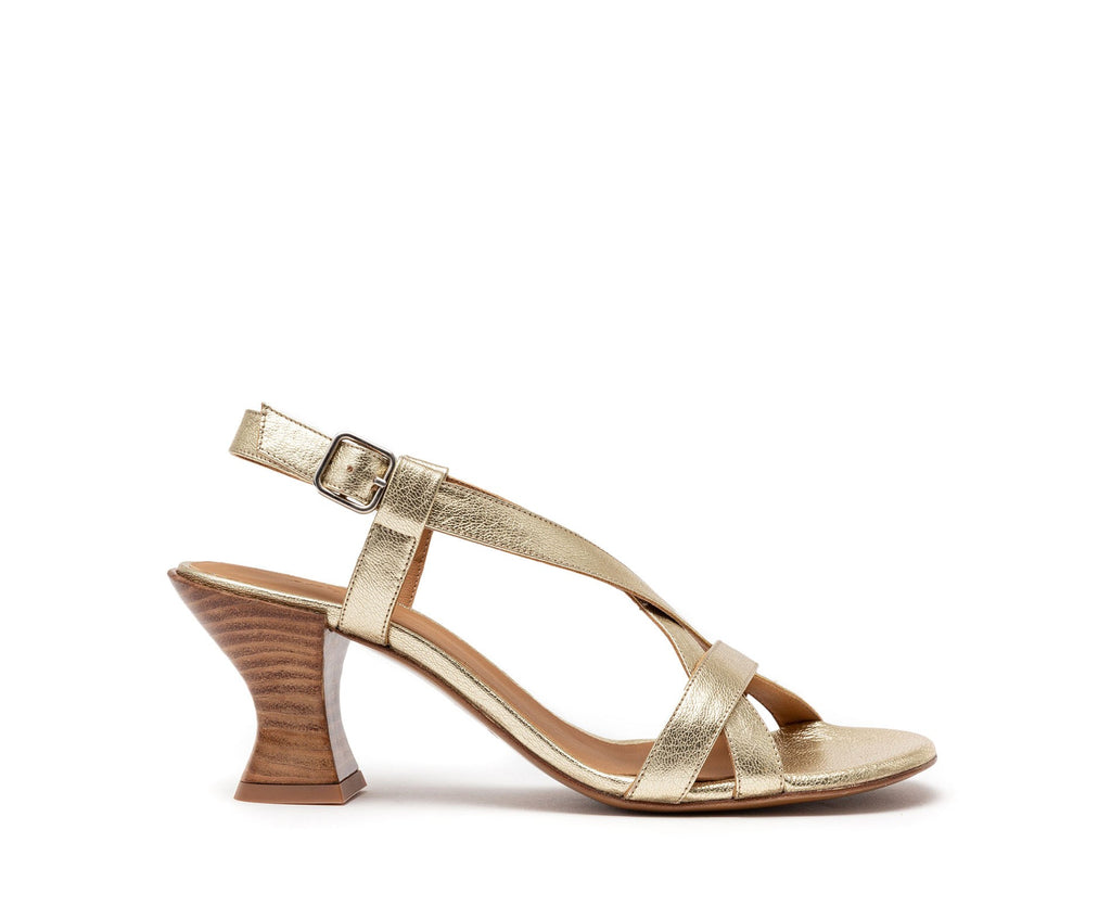 Women's leather sandal with a medium heel. Hilaria