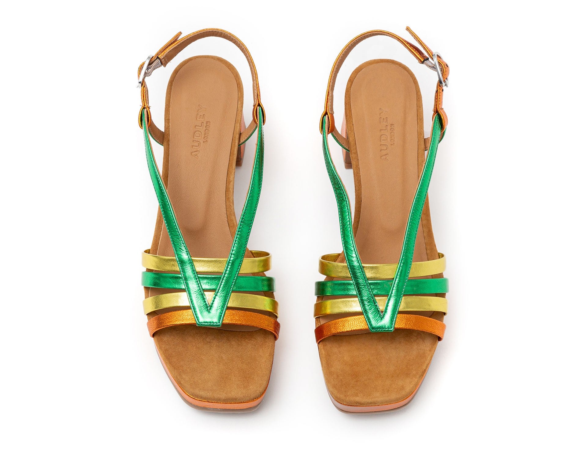 Sandalia de mujer en piel con tacón medio. Hilda