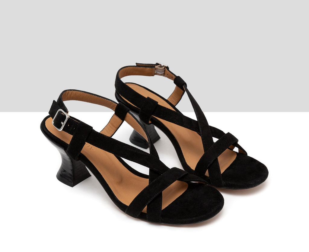 Sandalo da donna in pelle con tacco medio. Hattie