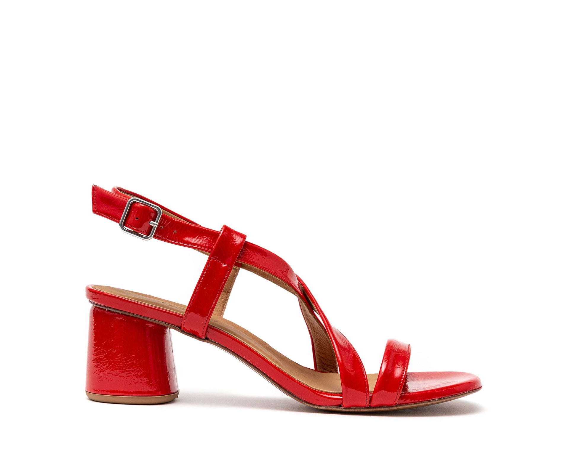 Sandalia de mujer en piel con tacón medio. Hasini