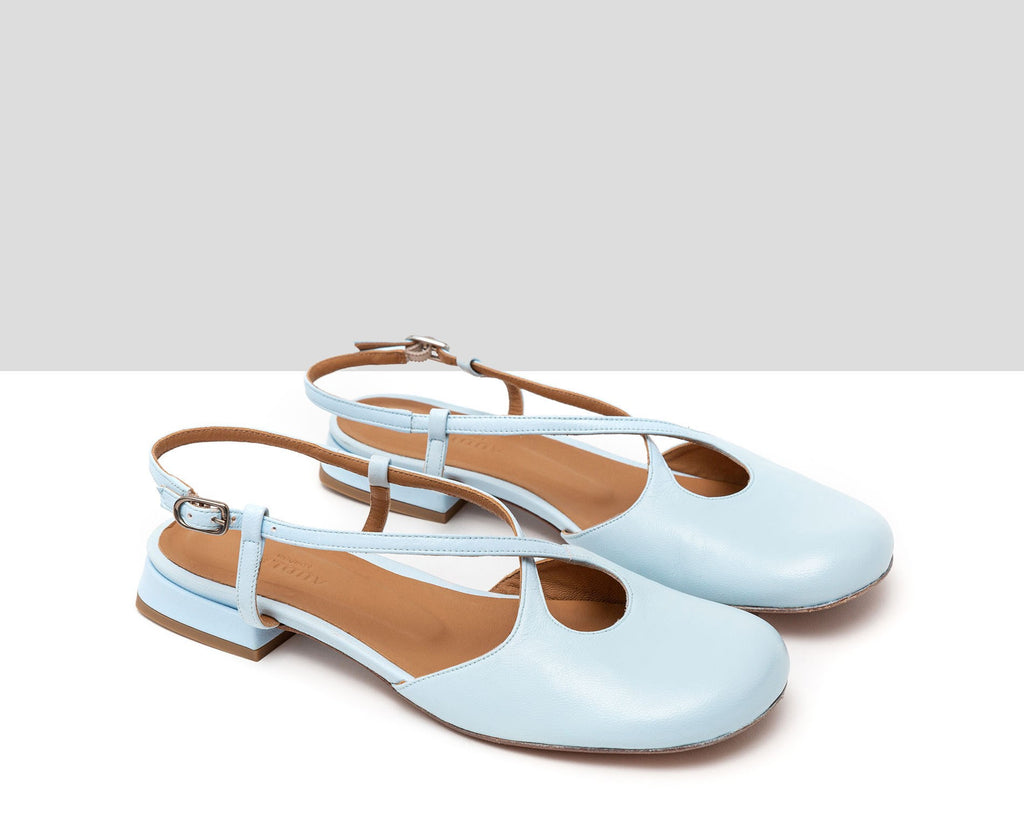 Zapato de mujer en piel con tacón bajo. Heaven