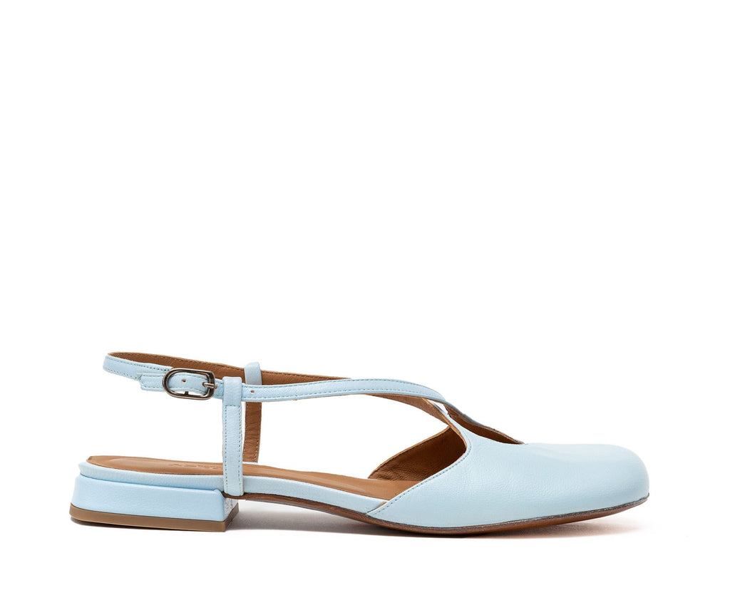 Zapato de mujer en piel con tacón bajo. Heaven