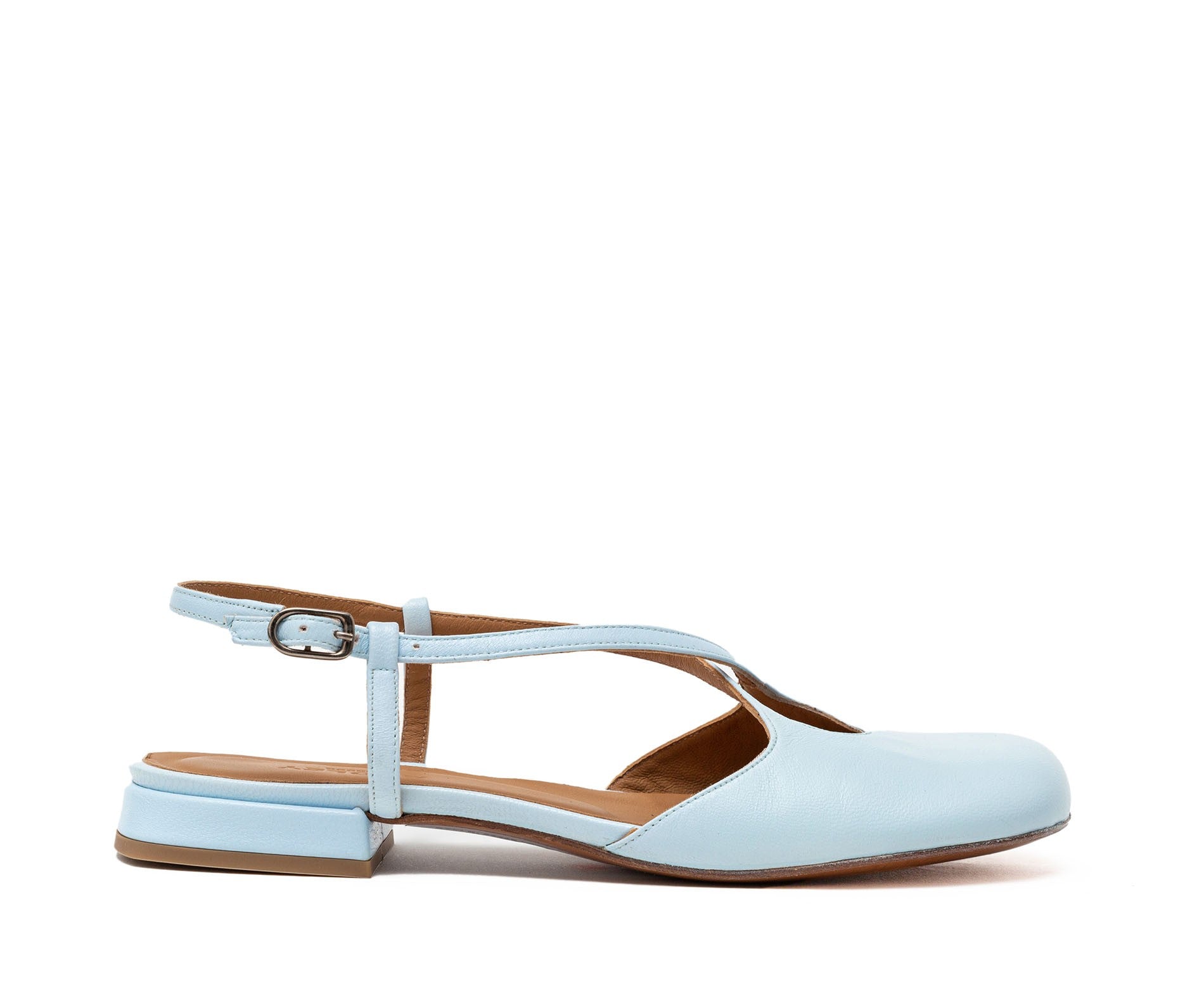 Zapato de mujer en piel con tacón bajo. Heaven