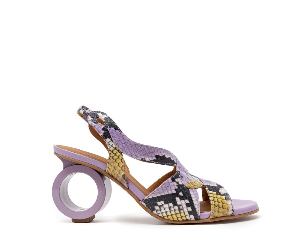 Women's leather sandal with a medium heel. Hulya