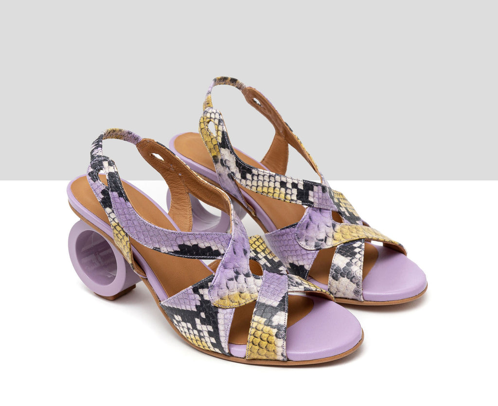 Women's leather sandal with a medium heel. Hulya