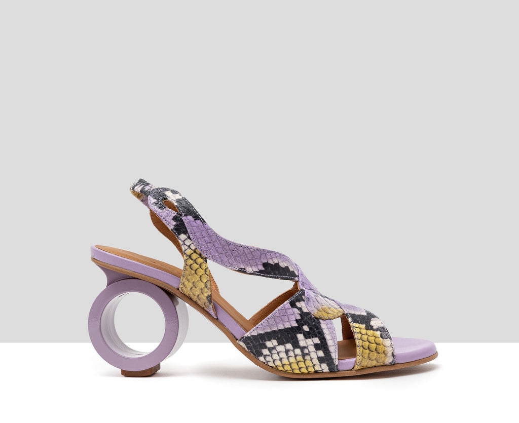 Women's leather sandal with a medium heel. Hulya