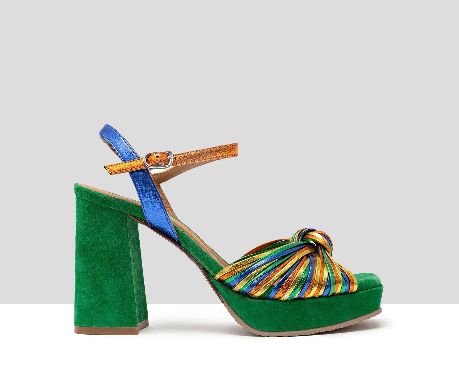 Sandalia de mujer en piel con tacón alto. Hong