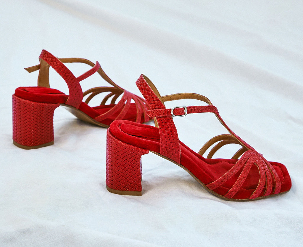 Women's leather sandal with a medium heel. Hamisi