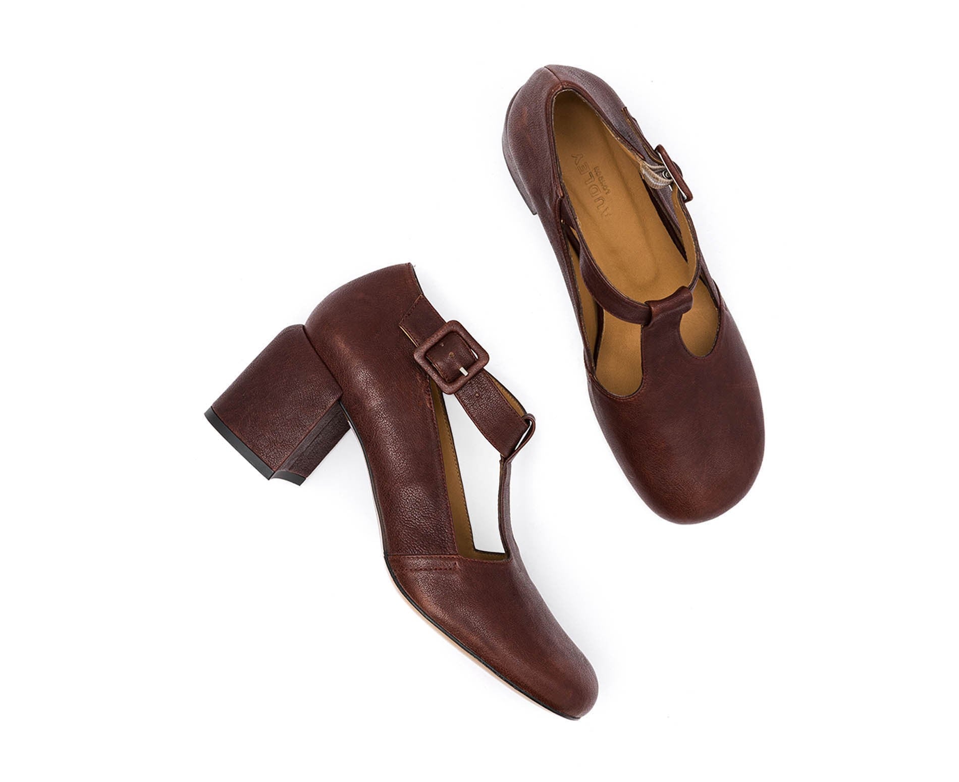 Zapato de mujer en piel con tacón medio. Imelda