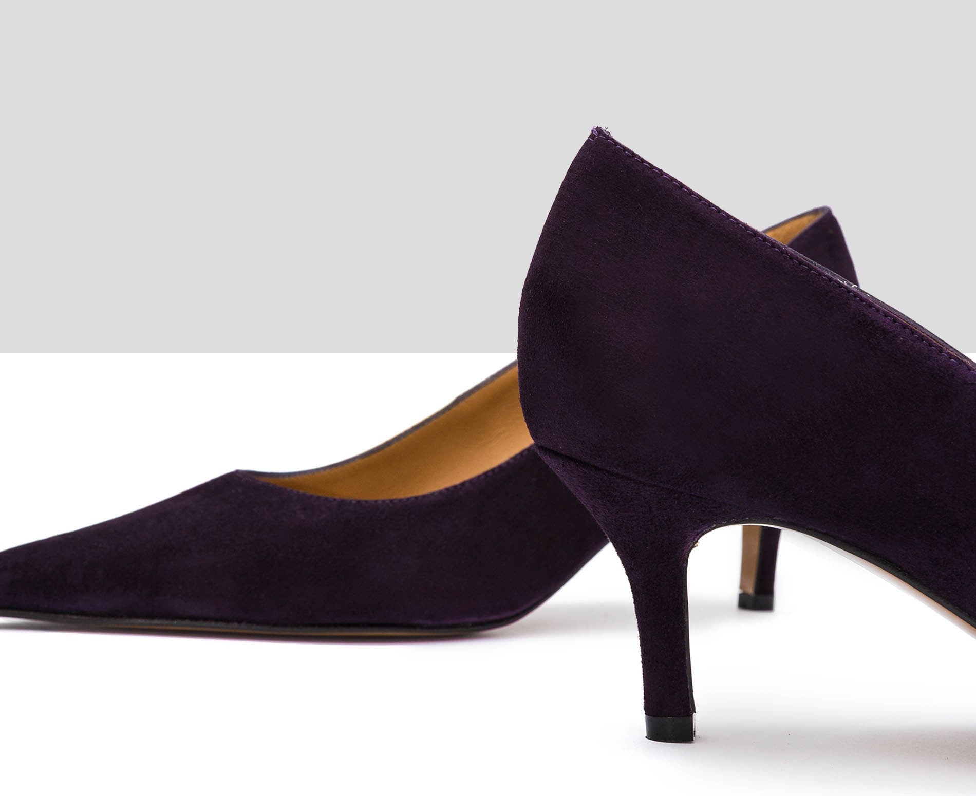 Zapato de mujer en piel con tacón medio. Ingrid