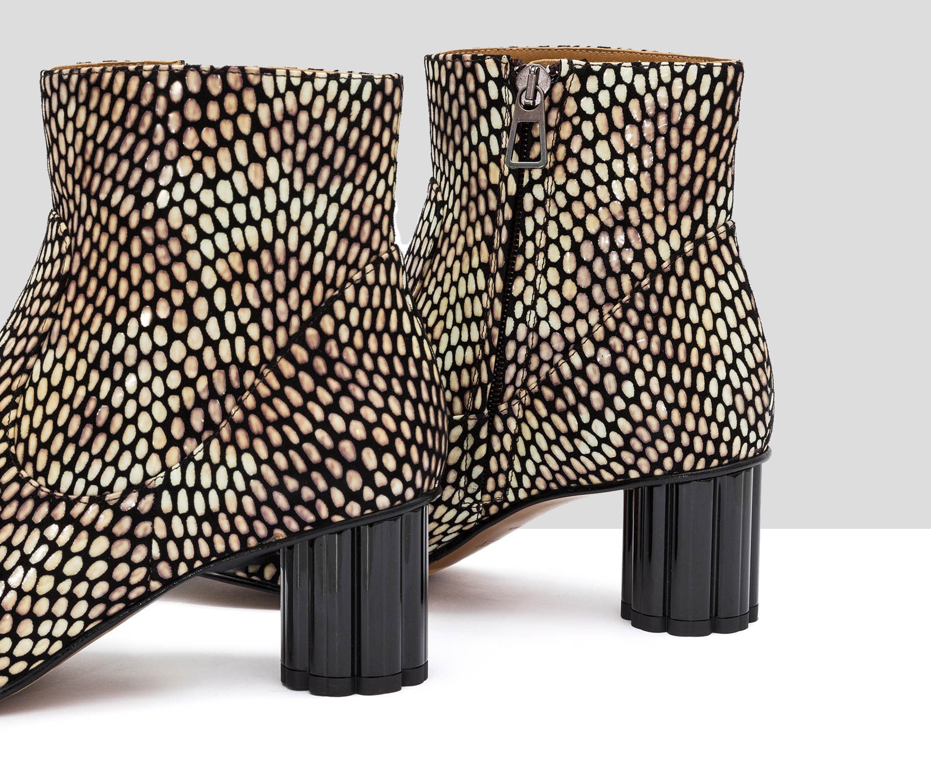 Botín de mujer en piel con tacón medio. Ivon