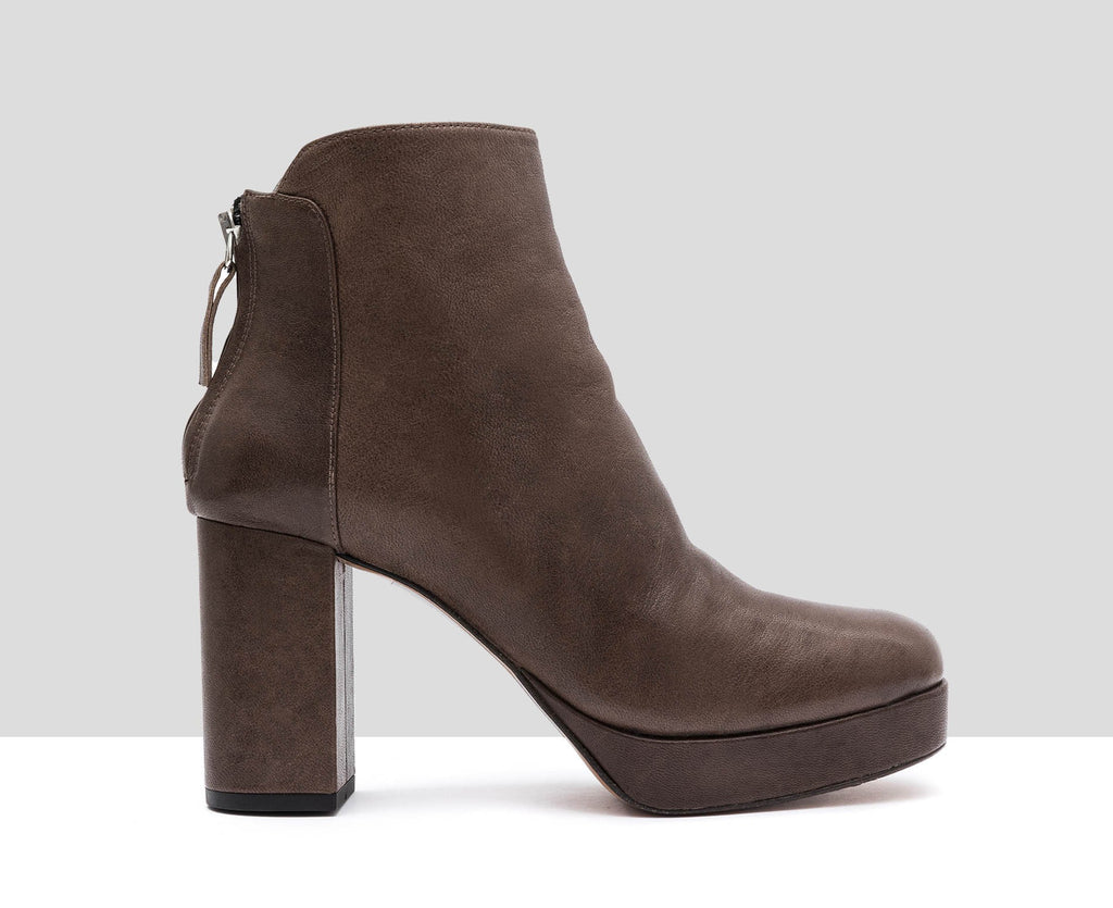 Botín de mujer en piel con tacón alto. Inaya