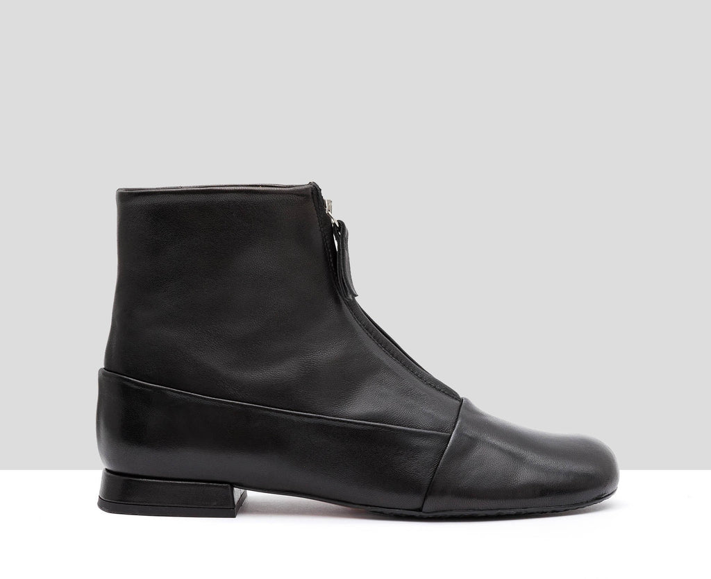 Botín de mujer en piel con tacón bajo. Indira