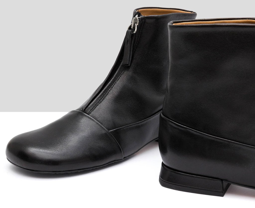 Botín de mujer en piel con tacón bajo. Indira