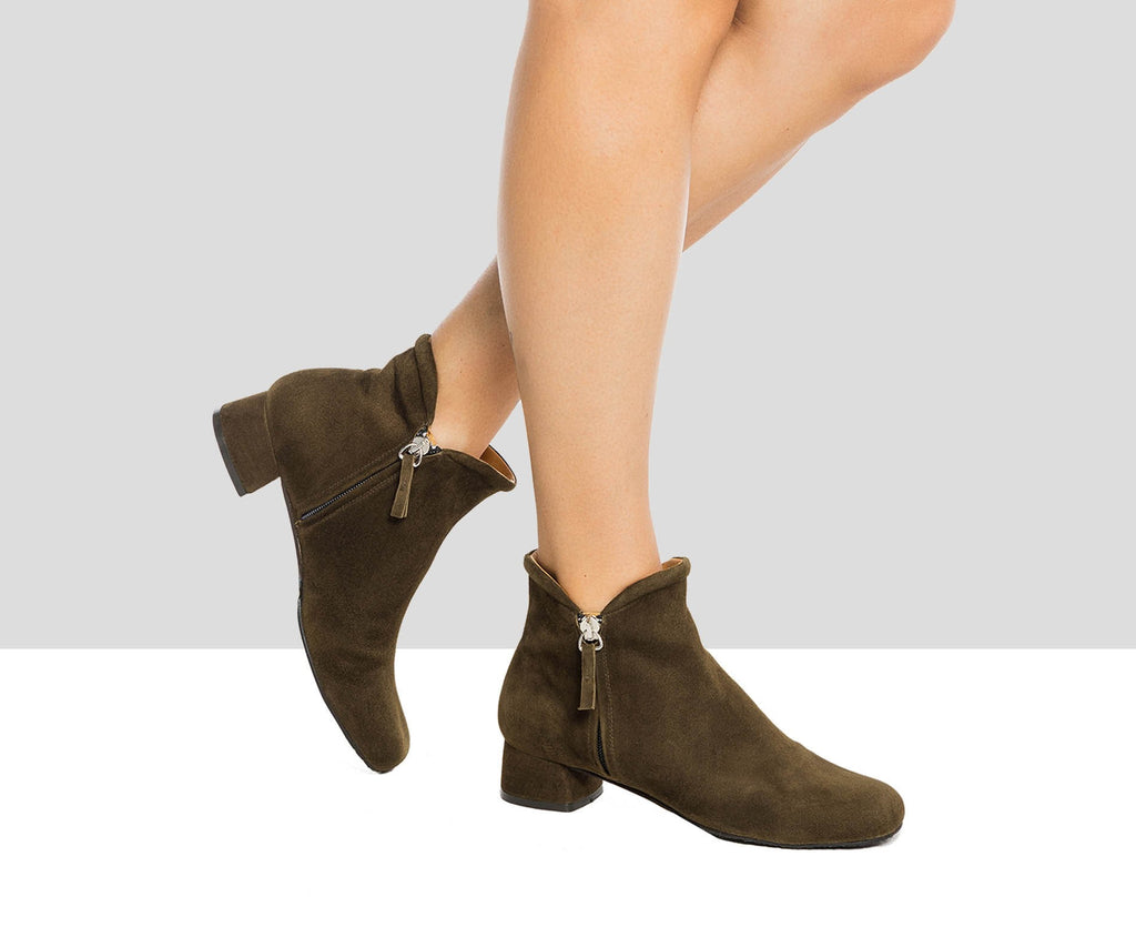 Botín de mujer en piel con tacón bajo. Ilana