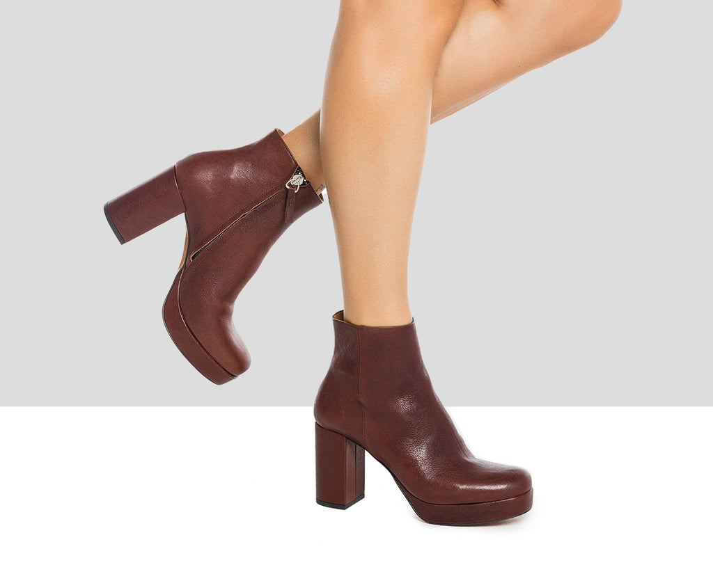 Botín de mujer en piel con tacón alto. Idona