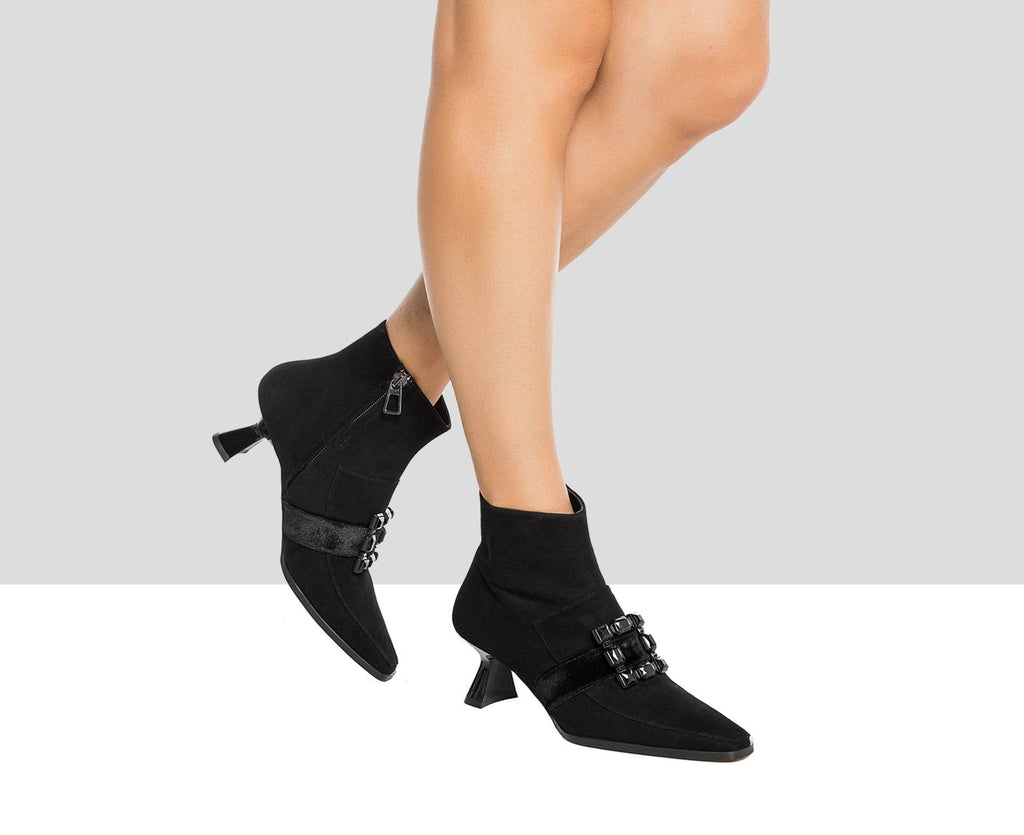 Botín de mujer en piel con tacón medio. Ilanis